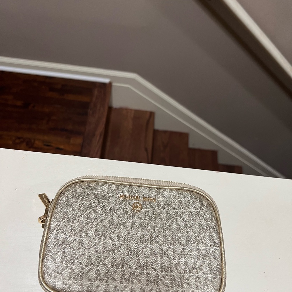 Michael Kors Wallet Only Use A Few Times Silver C… - image 5